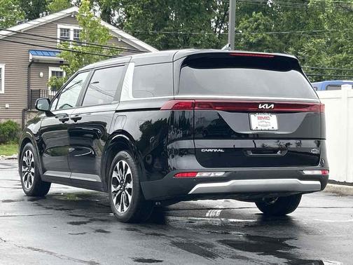 Aurora Black Pearl 2023 Kia Carnival EX