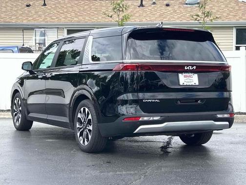 Aurora Black Pearl 2023 Kia Carnival EX