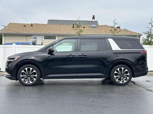 Aurora Black Pearl 2023 Kia Carnival EX