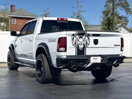 Bright White Clearcoat 2019 RAM 1500 Classic Warlock Crew Cab 4x4 5'7' Box