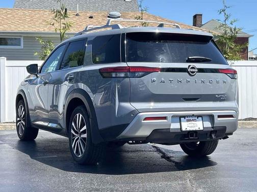 Boulder Gray Pearl 2022 Nissan Pathfinder Platinum 4WD