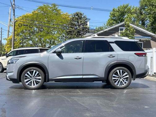Boulder Gray Pearl 2022 Nissan Pathfinder Platinum 4WD