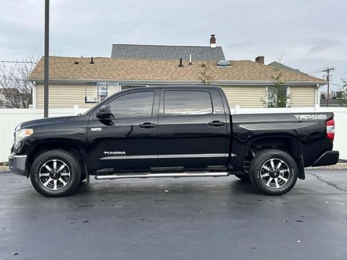 2017 Toyota Tundra SR5