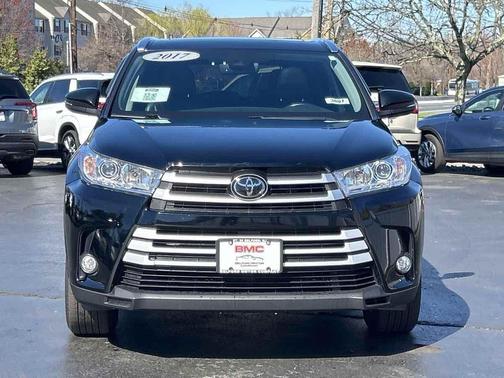 Midnight Black Metallic 2017 Toyota Highlander XLE