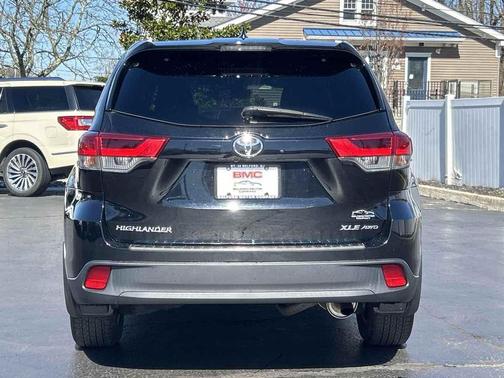 Midnight Black Metallic 2017 Toyota Highlander XLE