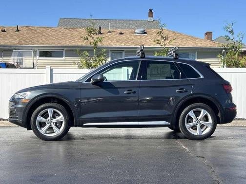 Manhattan Gray Metallic 2020 Audi Q5 45 Premium