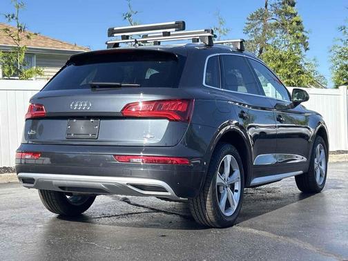 Manhattan Gray Metallic 2020 Audi Q5 45 Premium