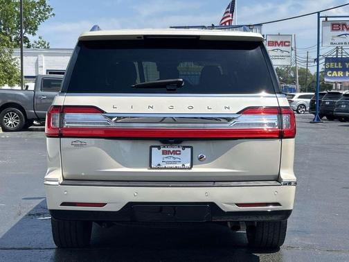Ivory Pearl Metallic Tri-Coat 2018 Lincoln Navigator Reserve
