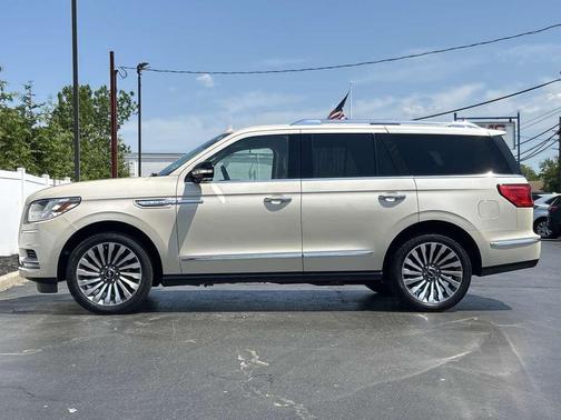 Ivory Pearl Metallic Tri-Coat 2018 Lincoln Navigator Reserve