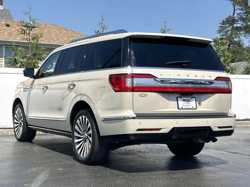 Ivory Pearl Metallic Tri-Coat 2018 Lincoln Navigator Reserve