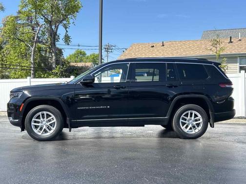 Diamond Black Crystal Pearlcoat 2021 Jeep Grand Cherokee L Laredo