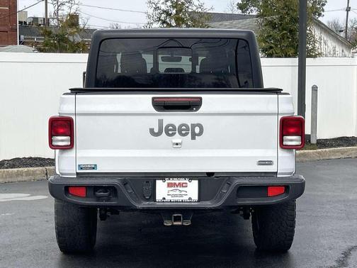 Bright White Clearcoat 2021 Jeep Gladiator Overland