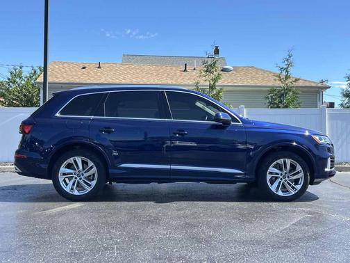 Navarra Blue Metallic 2022 Audi Q7 55 Premium Plus