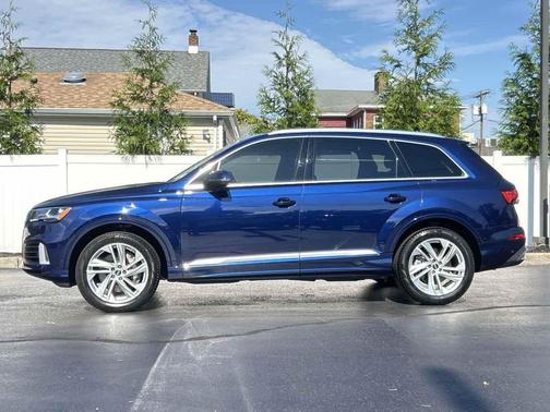 Navarra Blue Metallic 2022 Audi Q7 55 Premium Plus