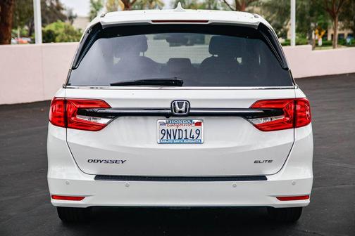 Platinum White Pearl 2024 Honda Odyssey Elite