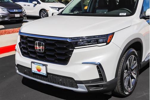 2025 Honda Pilot Touring 8-Passenger