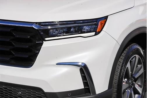 2025 Honda Pilot Touring 8-Passenger