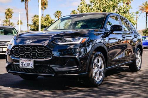 Crystal Black Pearl 2023 Honda HR-V LX