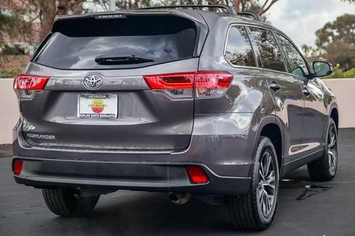 Predawn Gray Mica 2019 Toyota Highlander LE