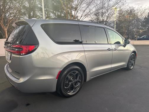 2021 Chrysler Pacifica Hybrid Limited