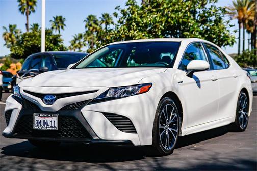 2020 Toyota Camry SE