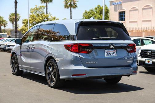 Sonic Gray Pearl 2024 Honda Odyssey Sport