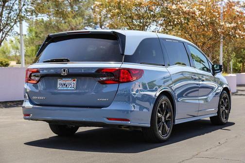 Sonic Gray Pearl 2024 Honda Odyssey Sport