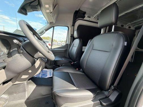 2025 Ford Transit-250 148 WB Medium Roof Cargo