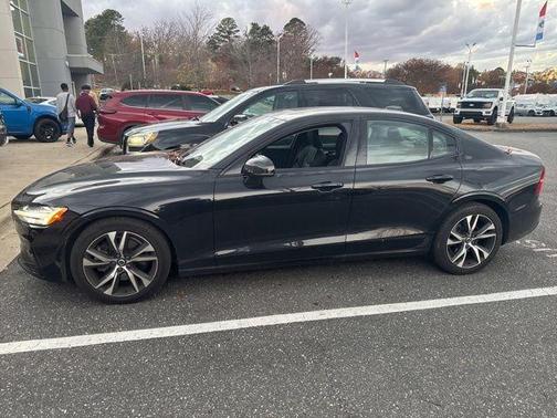 2024 Volvo S60 B5 Plus Dark Theme