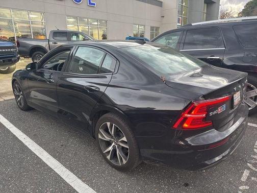 2024 Volvo S60 B5 Plus Dark Theme