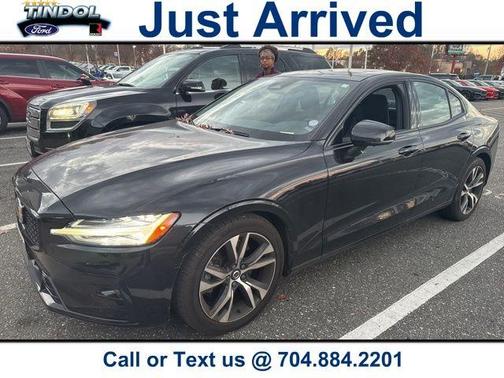 2024 Volvo S60 B5 Plus Dark Theme