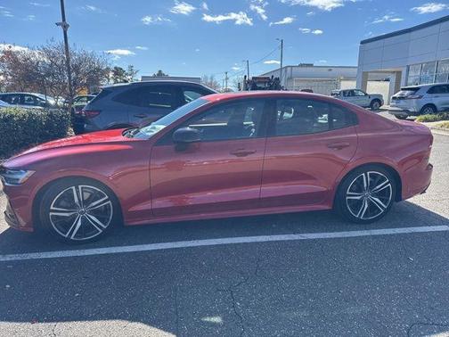 2019 Volvo S60 T6 R-Design