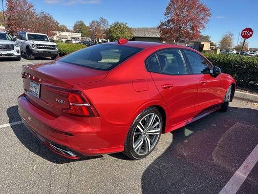 2019 Volvo S60 T6 R-Design