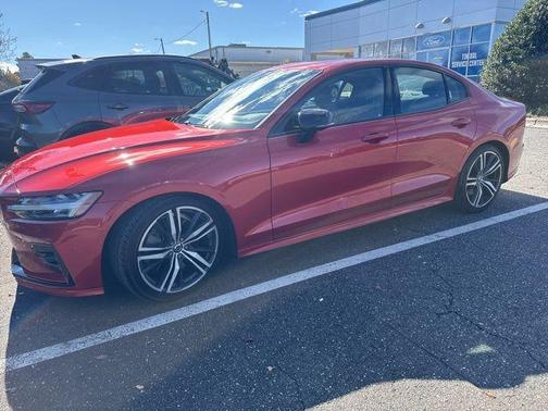 2019 Volvo S60 T6 R-Design
