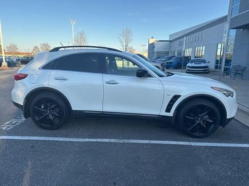 2017 INFINITI QX70 Base