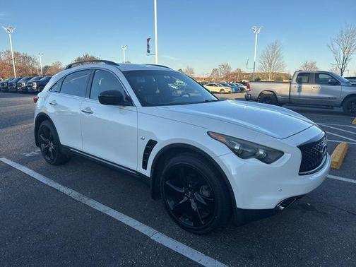 2017 INFINITI QX70 Base