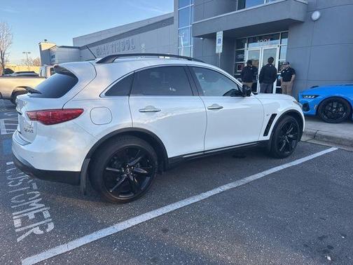 2017 INFINITI QX70 Base