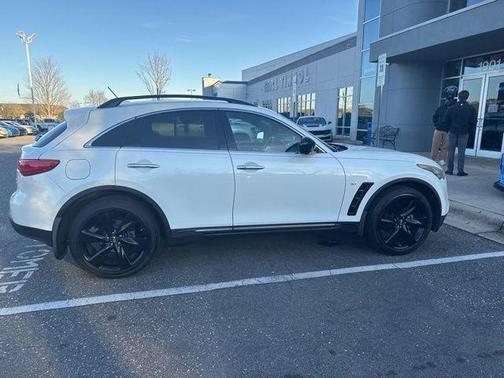 2017 INFINITI QX70 Base