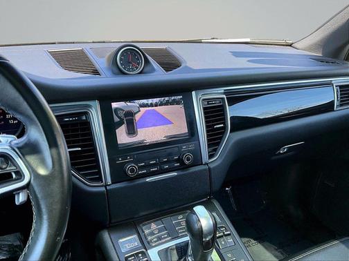 2017 Porsche Macan Macan