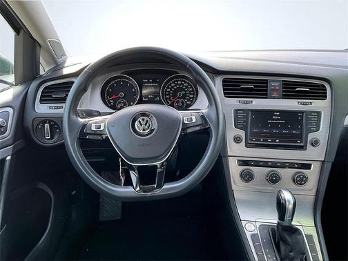 2016 Volkswagen Golf SportWagen TSI SE 4-Door