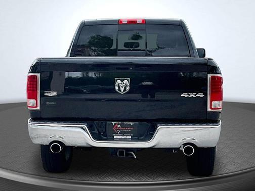 Brilliant Black Crystal Pearlcoat 2017 RAM 1500 Laramie