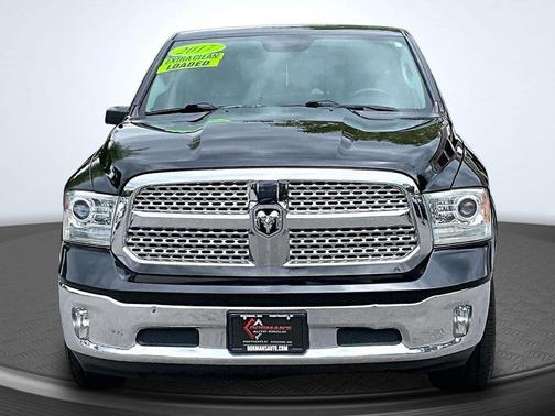 Brilliant Black Crystal Pearlcoat 2017 RAM 1500 Laramie