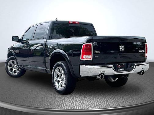 Brilliant Black Crystal Pearlcoat 2017 RAM 1500 Laramie