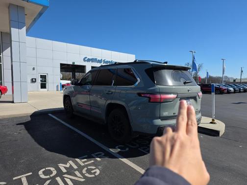 2024 Toyota Sequoia SR5