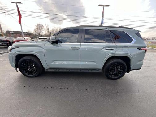 2024 Toyota Sequoia SR5