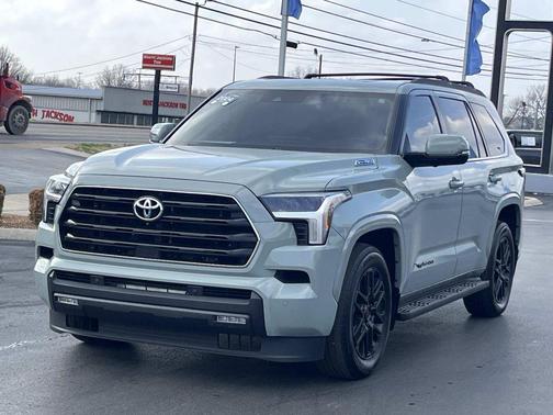 2024 Toyota Sequoia SR5