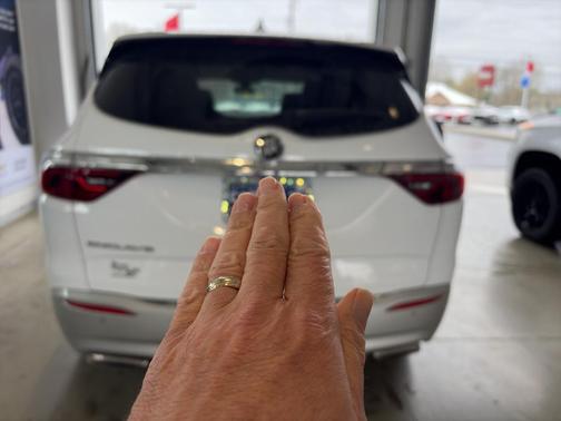 2024 Buick Enclave Essence FWD