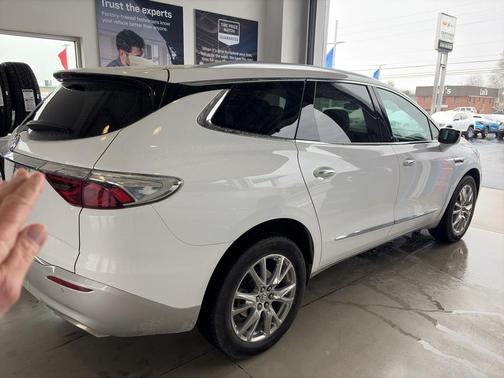 2024 Buick Enclave Essence FWD