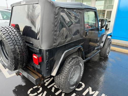 Black Clearcoat/Medium Gray Soft Top 2005 Jeep Wrangler X