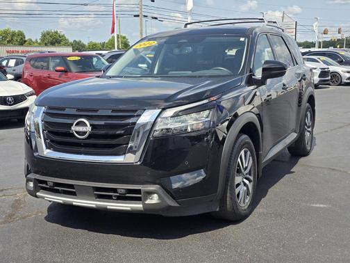 Super Black 2022 Nissan Pathfinder SL 4WD